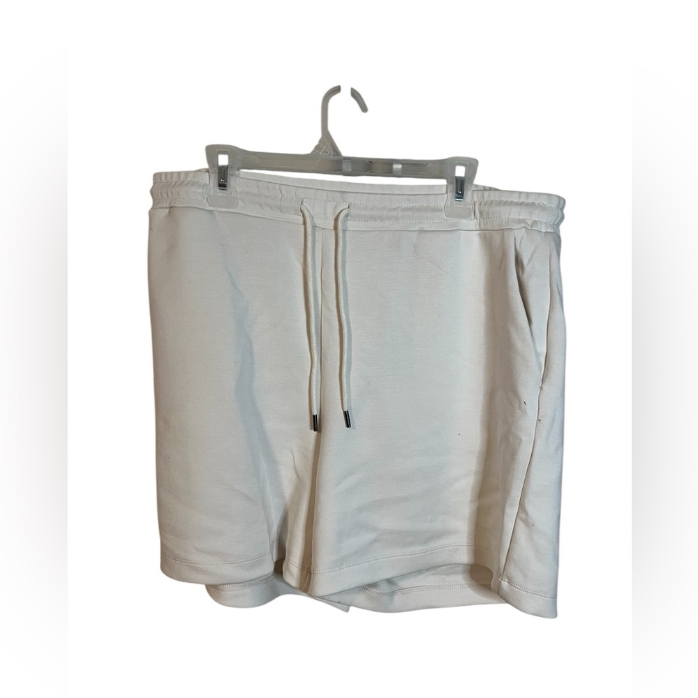 A pair of Soya Concept shorts in size XXL. Brand new with tags attached